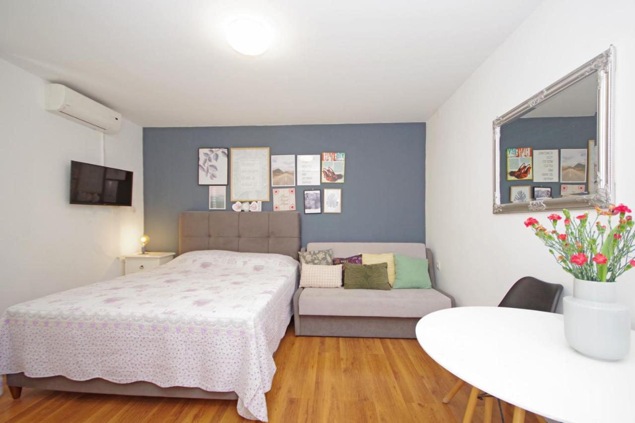 Apartment Luny *