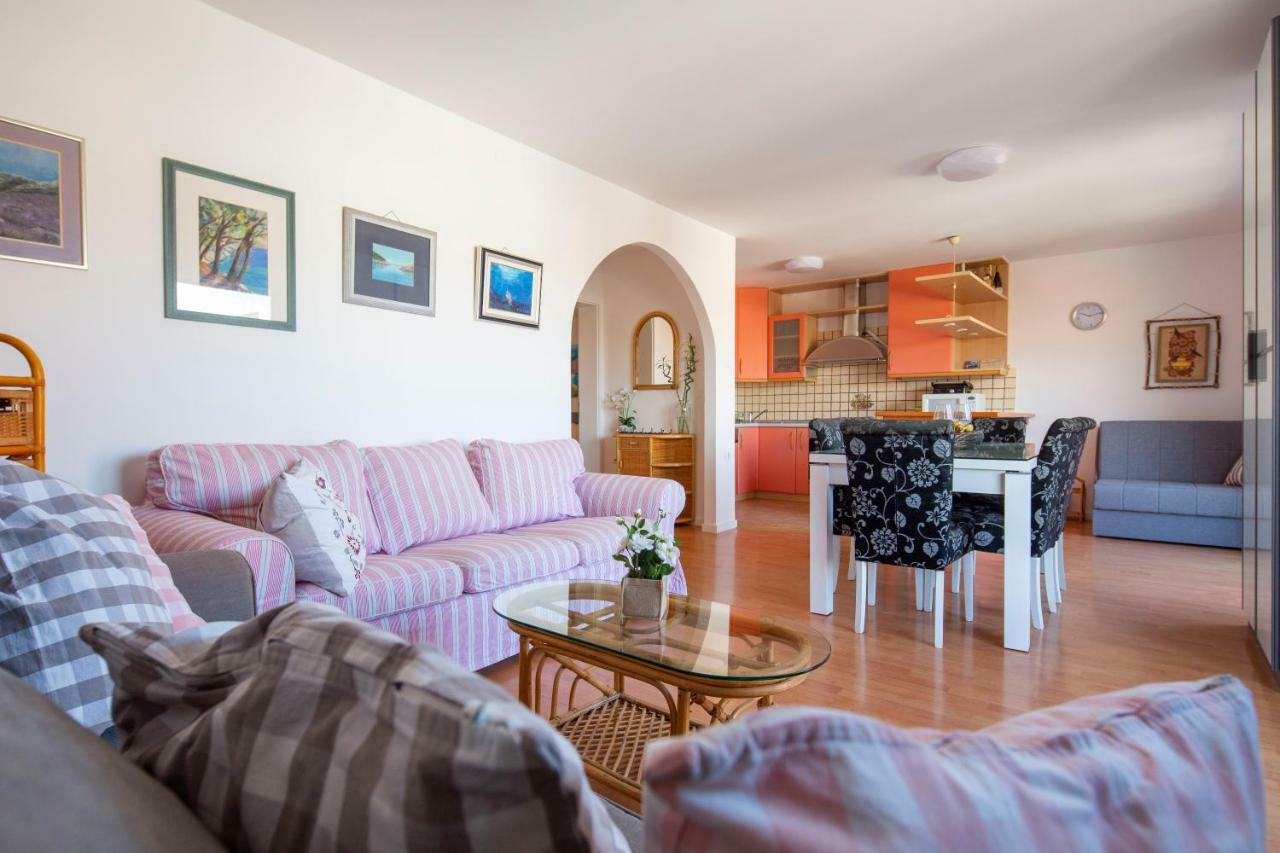 Luny Apartment *